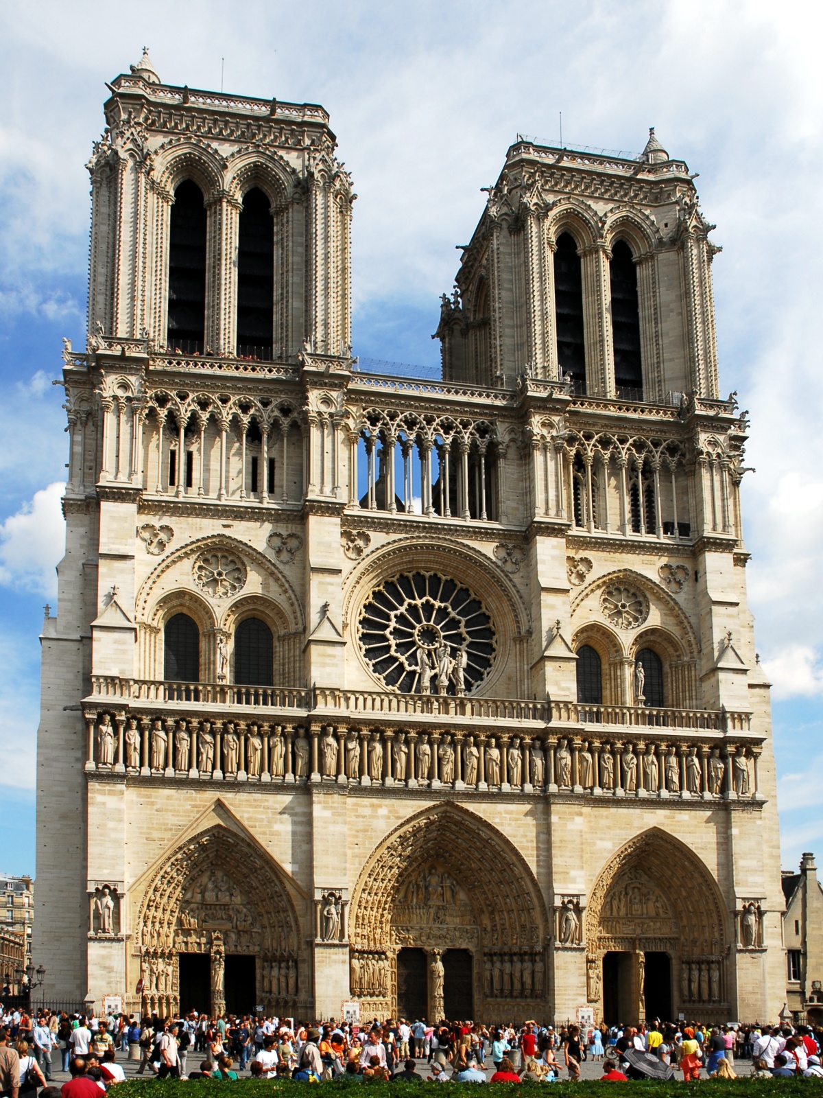 Incendie de Notre-Dame : solidarité des maires de petites villes