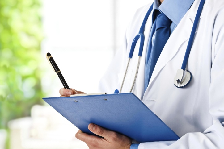 660 médecins hospitaliers alertent sur les risques de "mort" de l’hôpital public