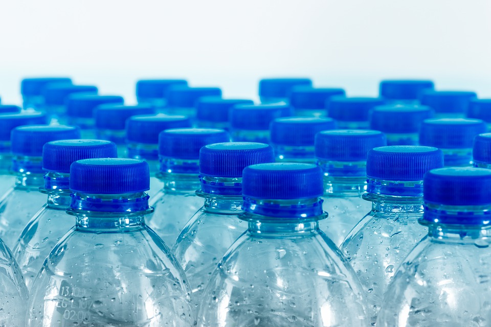 Projet de loi économie circulaire : le Sénat rejette la consigne sur les bouteilles plastiques