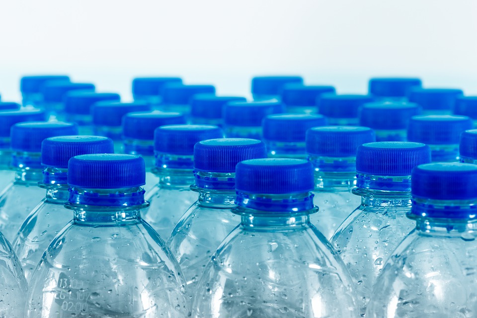 Projet de loi économie circulaire : le Sénat rejette la consigne sur les bouteilles plastiques