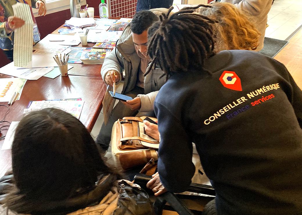 Inclusion numérique : le gouvernement confirme respecter ses engagements pour 2025