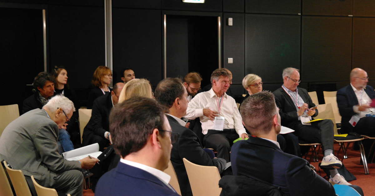 « Gare à l’asphyxie de nos communes » : les maires de l’APVF sonnent l’alarme au Congrès des maires