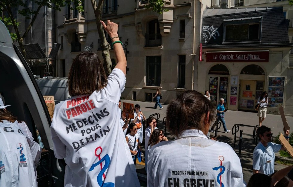 Gr&egrave;ve des m&eacute;decins lib&eacute;raux : un mouvement national qui accentue les tensions sur l&rsquo;acc&egrave;s aux soins